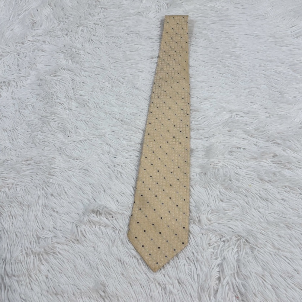 Club Room by Charter Club Men's Tie with Black Micro Dots in light yellow